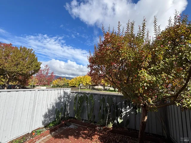 $389,000 | 105 Elbridge Avenue, Unit E, Cloverdale, CA 95425