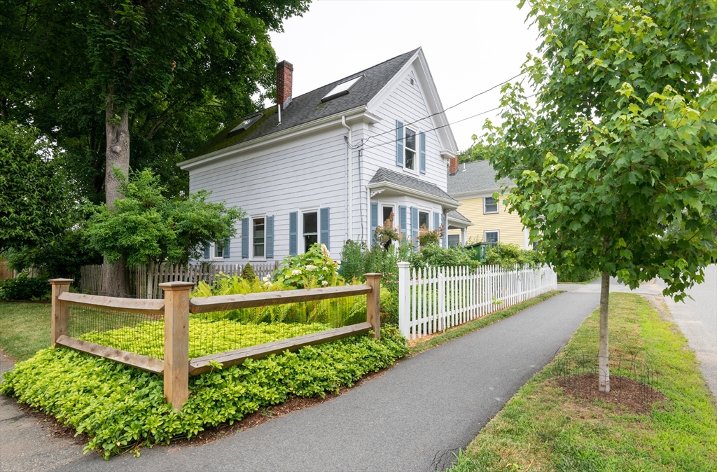 121 Linden Street Hamilton, MA 01982 - Photo 4 of 42