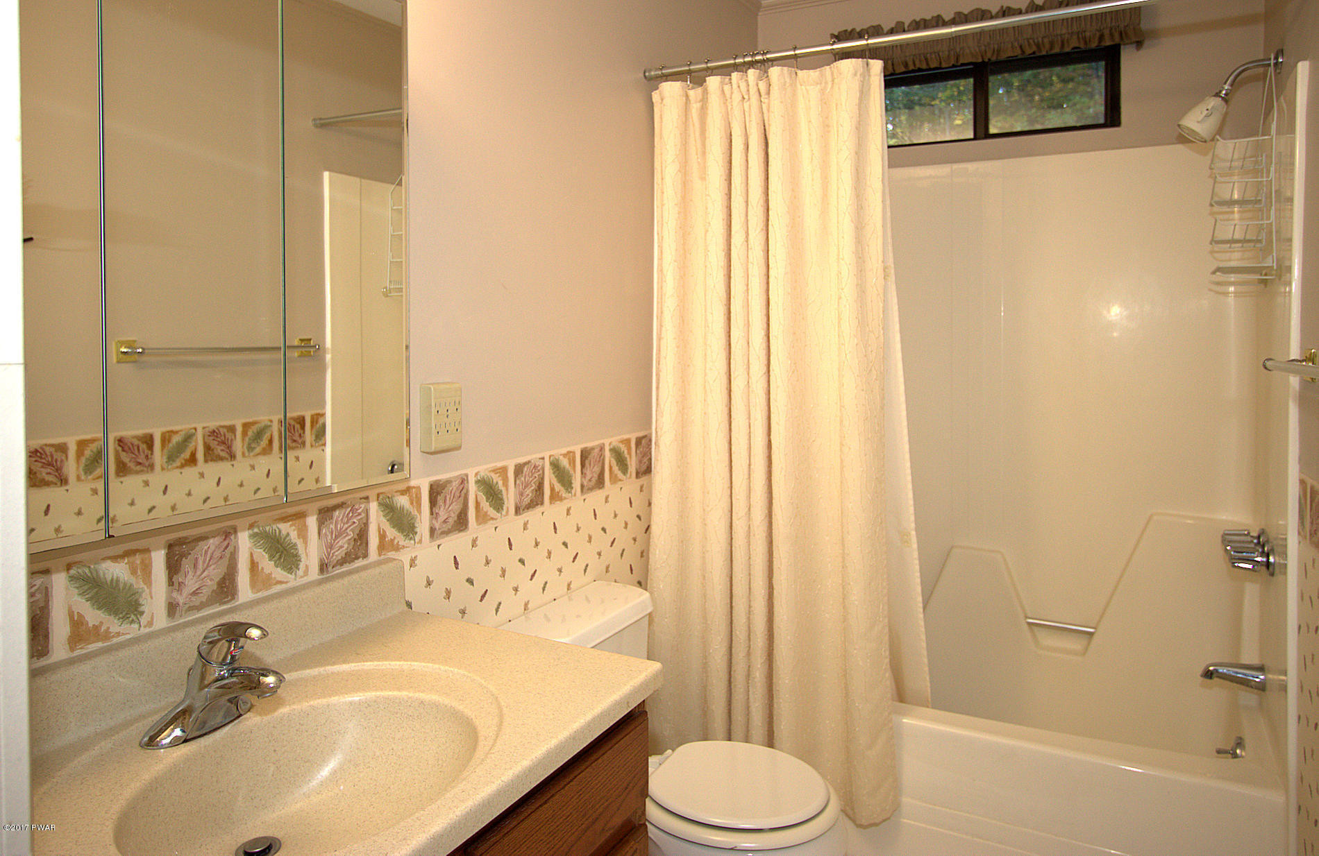 110 Koch Road Tafton, PA 18464 - Photo 19 of 41 22 Main Bath