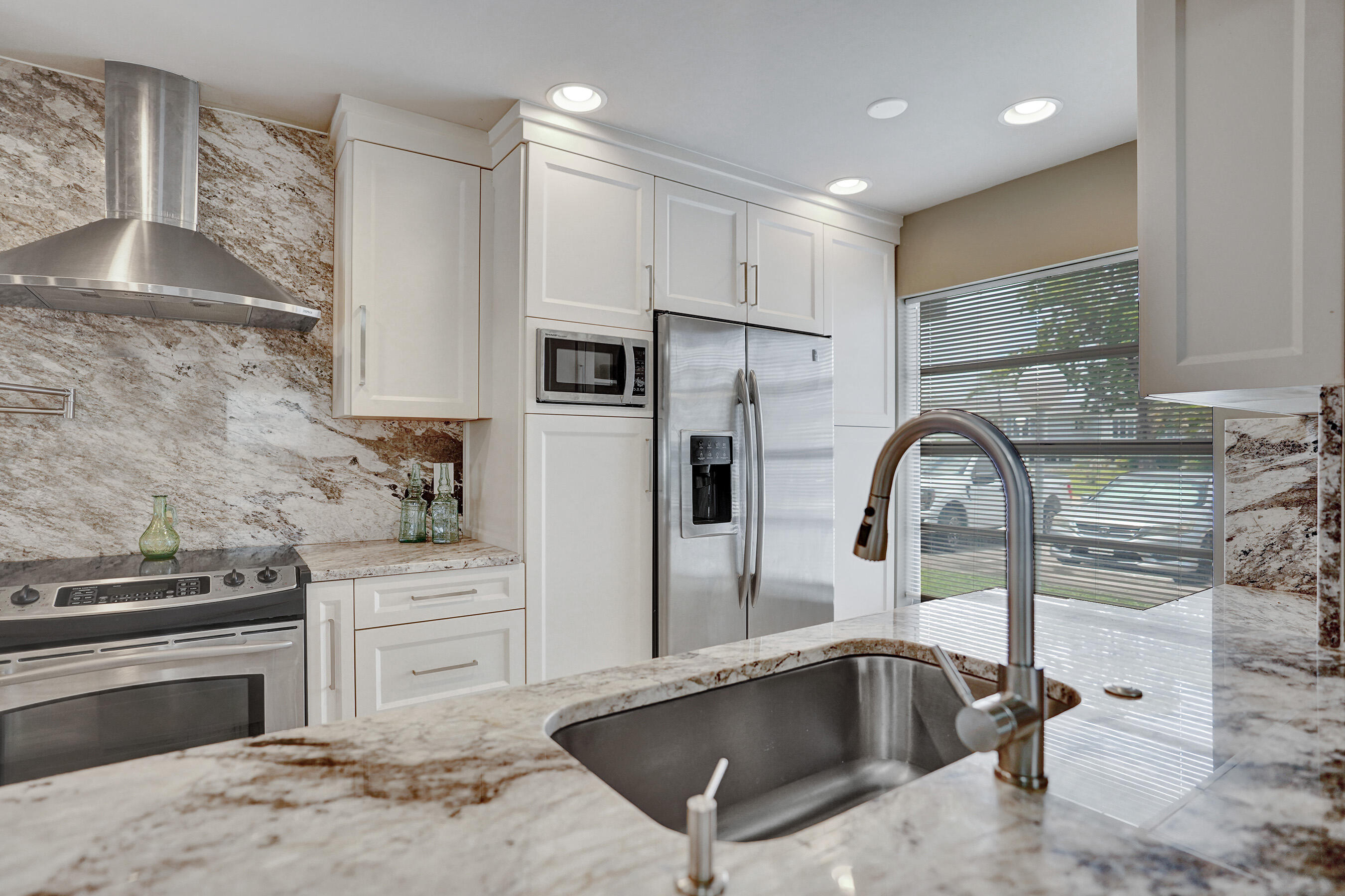 2820 Southwest 13th Street, Unit 101 Delray Beach, FL 33445 - Photo 28 of 83 Kitchen