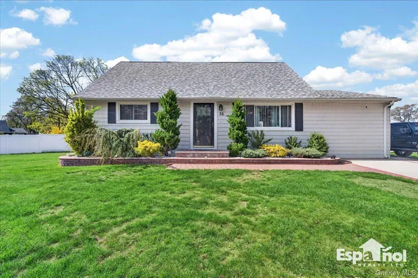$735,000 | 36 Ronald Drive East, Amityville, NY 11701