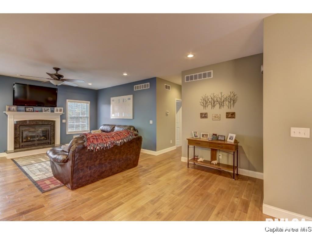 291 Bourbon Street Springfield, IL 62707 - Photo 11 of 36 Gallery Image 11
