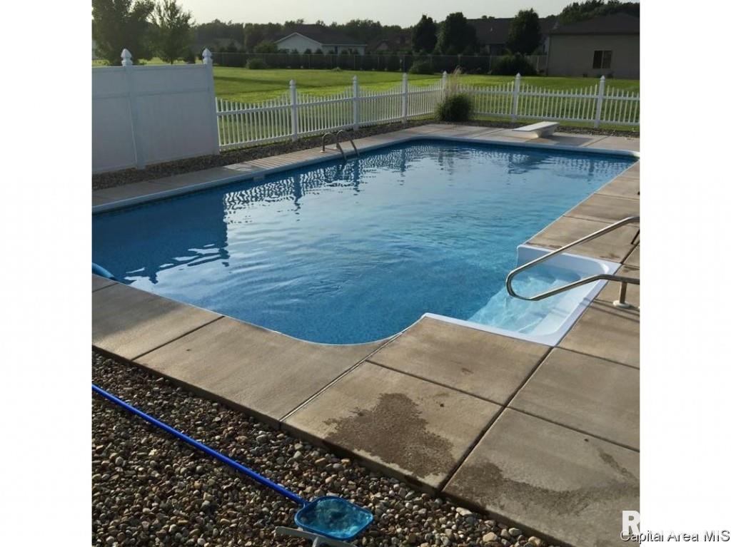 291 Bourbon Street Springfield, IL 62707 - Photo 2 of 36 Gallery Image 2