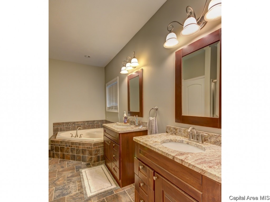 291 Bourbon Street Springfield, IL 62707 - Photo 27 of 36 Gallery Image 27