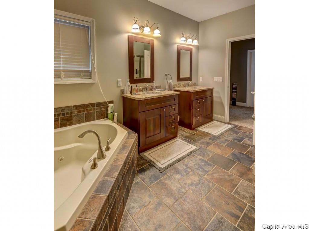 291 Bourbon Street Springfield, IL 62707 - Photo 28 of 36 Gallery Image 28