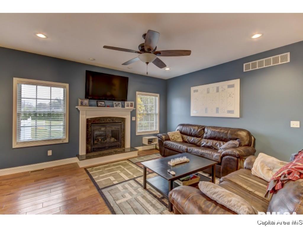291 Bourbon Street Springfield, IL 62707 - Photo 10 of 36 Gallery Image 10