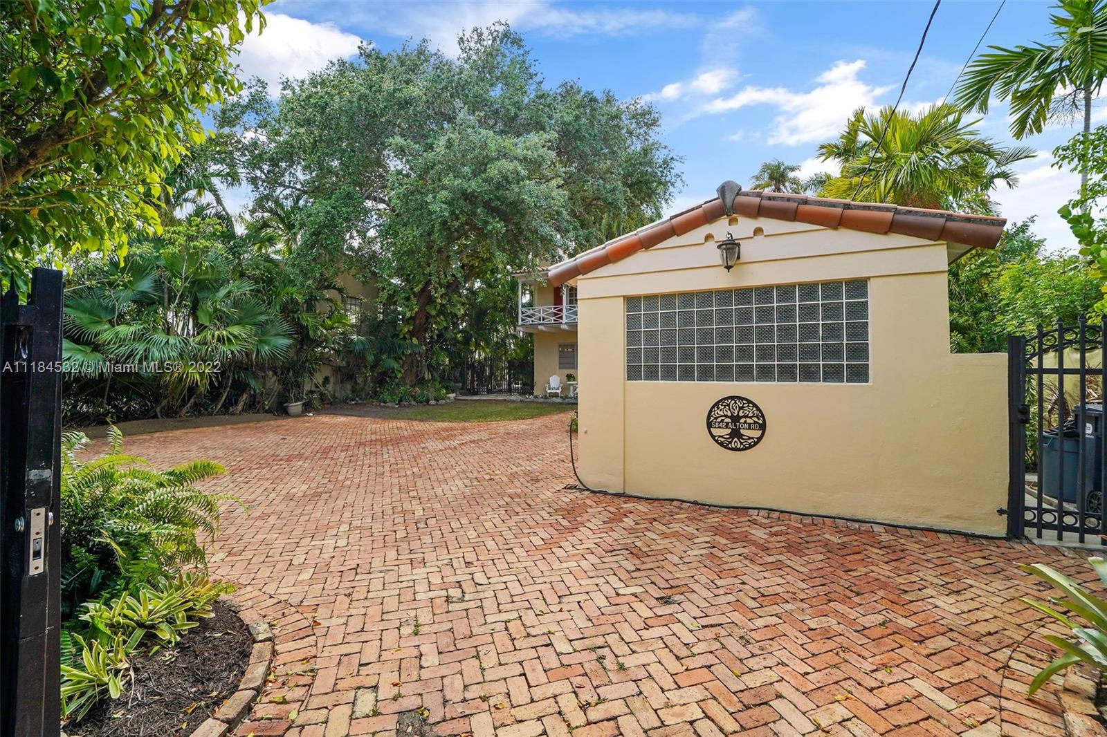 5842 Alton Road Miami Beach, FL 33140 - Photo 21 of 36 a view of outdoor space and yard