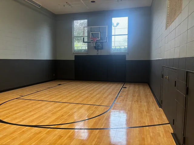 $349,000 | 224 Oakwood Lane, Bloomingdale, IL 60108