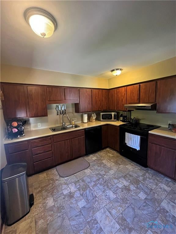 1663 Gilbert Road Toledo, OH 43614 - Photo 9 of 26 CLEAN & SPACIOUS KITCHEN!