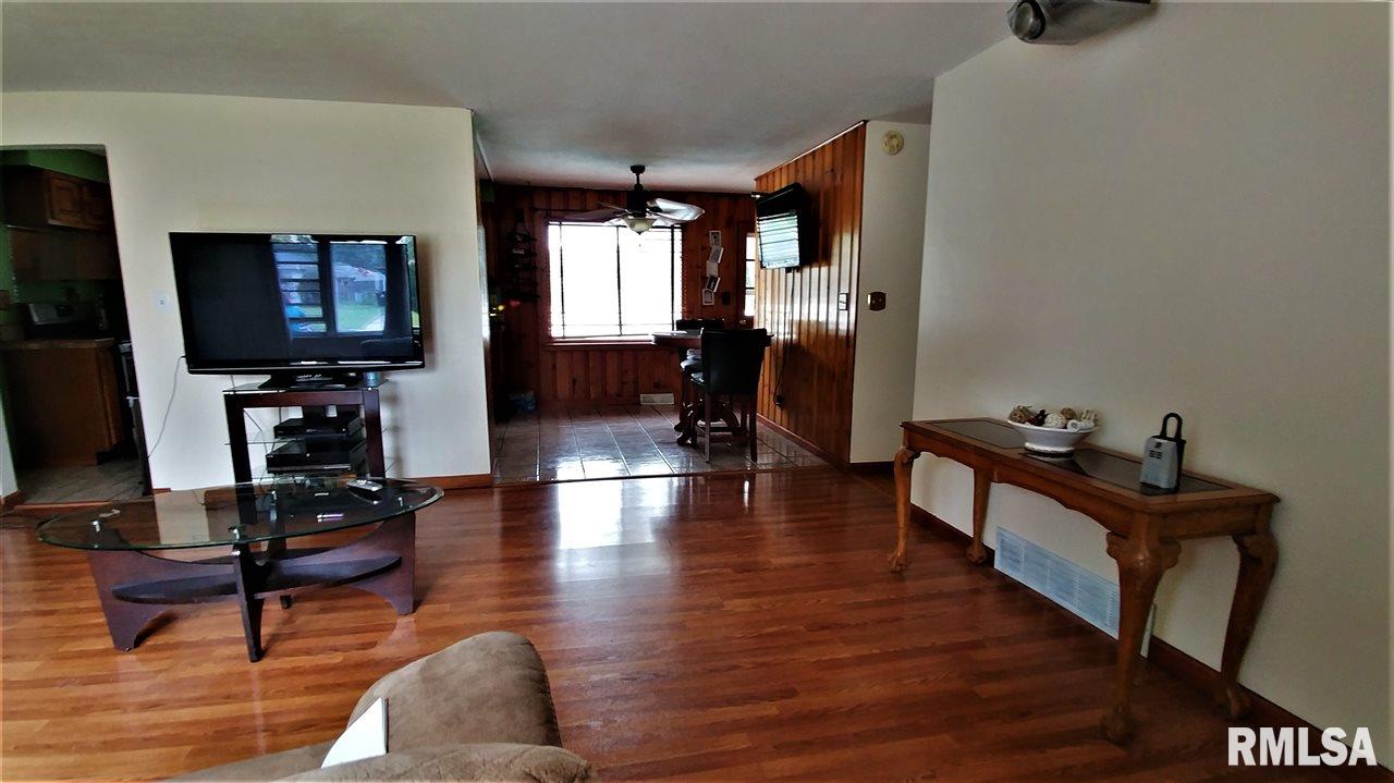 2823 West James Road Peoria, IL 61615 - Photo 17 of 32 Gallery Image 17