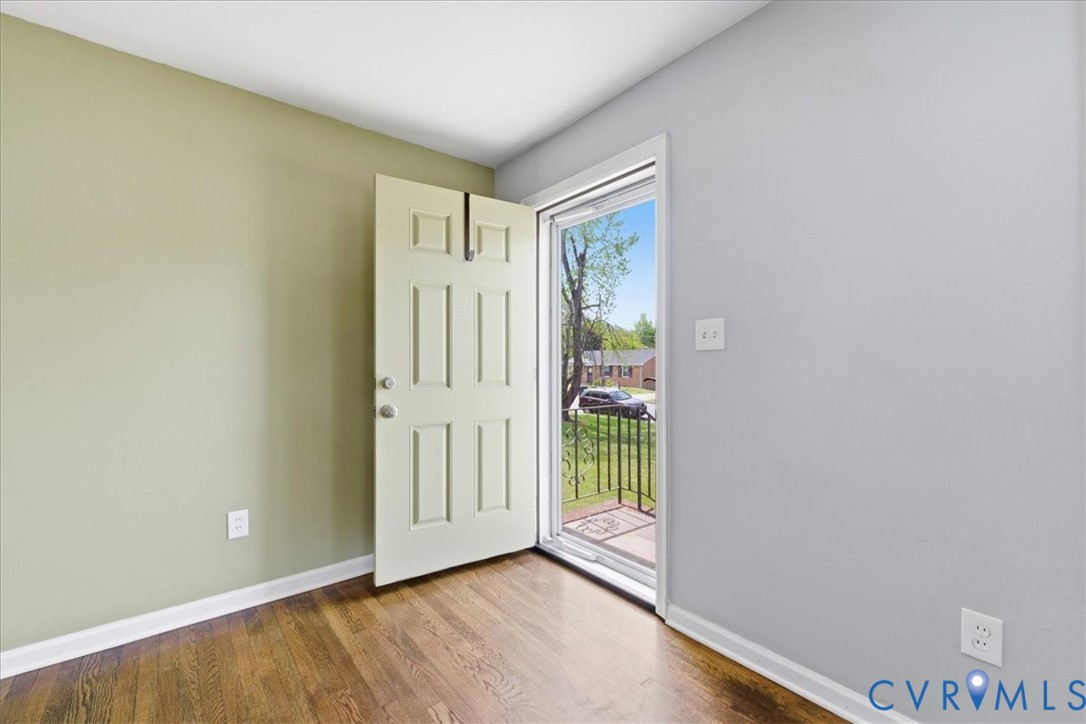 702 Keswick Road Colonial Heights, VA 23834 - Photo 3 of 24