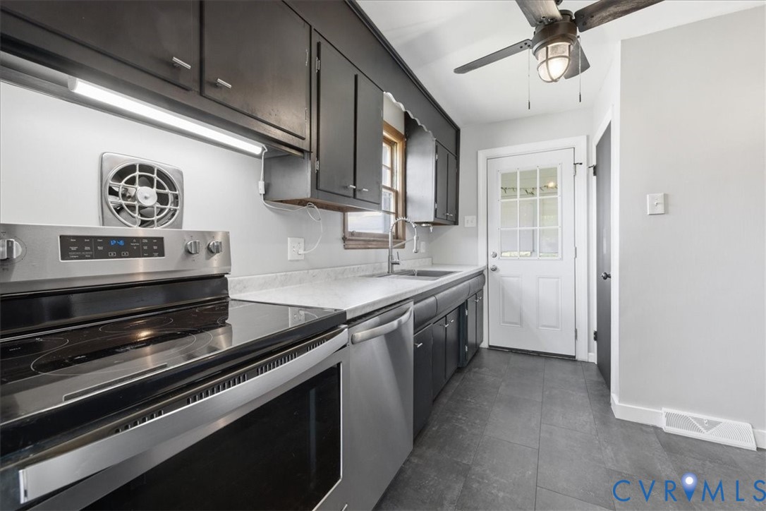 702 Keswick Road Colonial Heights, VA 23834 - Photo 6 of 24