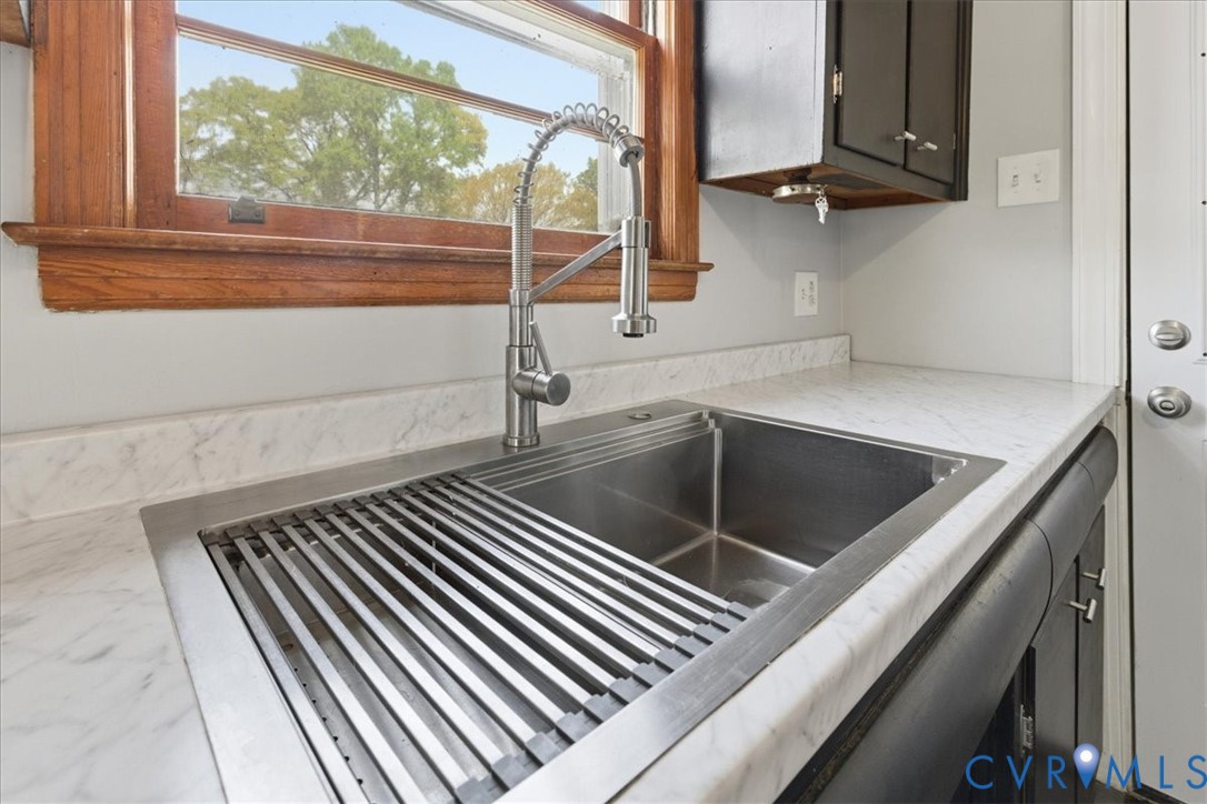 702 Keswick Road Colonial Heights, VA 23834 - Photo 8 of 24