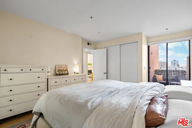 $759,000 | 625 South Berendo Street, Unit 609, Los Angeles, CA 90005