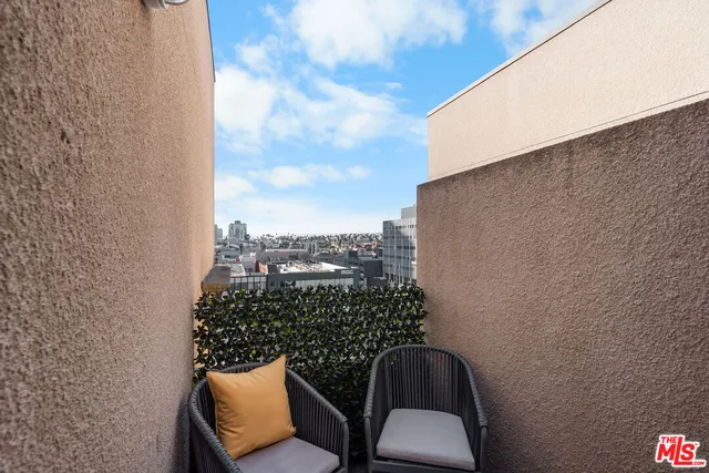 $759,000 | 625 South Berendo Street, Unit 609, Los Angeles, CA 90005