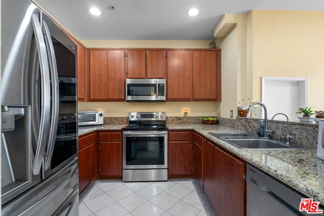 $759,000 | 625 South Berendo Street, Unit 609, Los Angeles, CA 90005