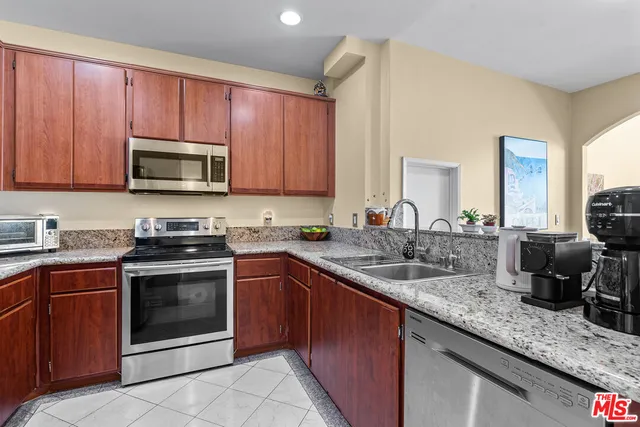 $759,000 | 625 South Berendo Street, Unit 609, Los Angeles, CA 90005