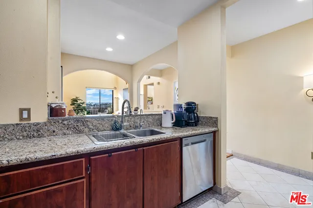 $759,000 | 625 South Berendo Street, Unit 609, Los Angeles, CA 90005