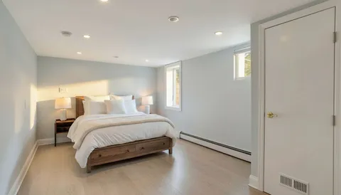 $3,495,000 | 20 Penny Lane, Hampton Bays, NY 11946