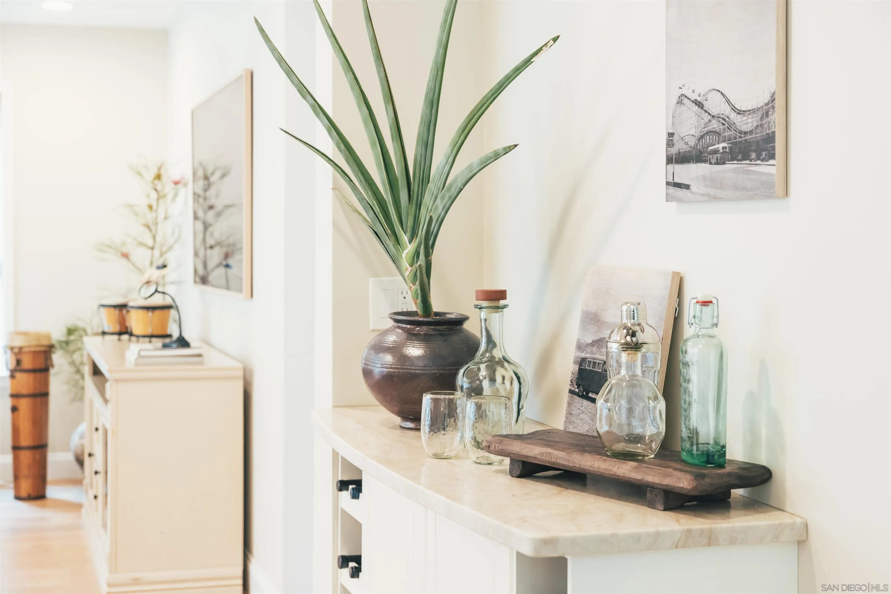 1229 Swallowtail Court Encinitas, CA 92024 - Photo 11 of 36 a vase of flowers sitting on a table