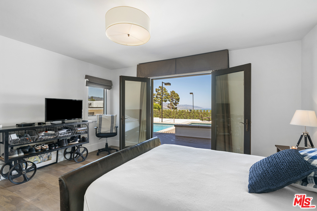 6930 Dume Drive Malibu, CA 90265 - Photo 27 of 48