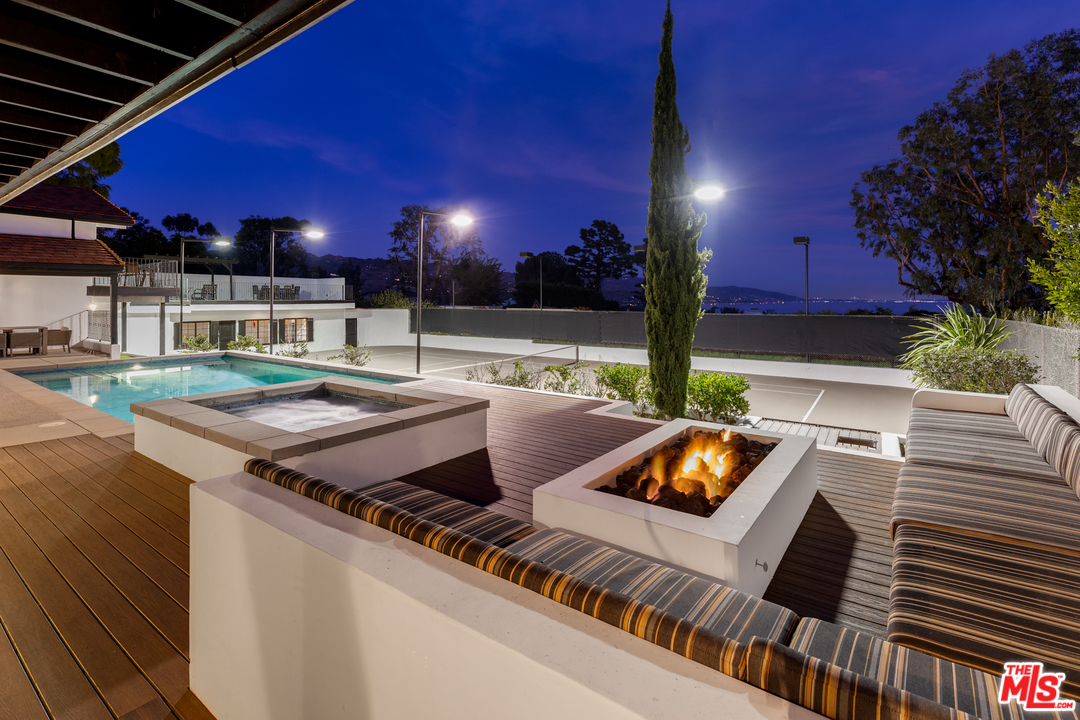 6930 Dume Drive Malibu, CA 90265 - Photo 33 of 48