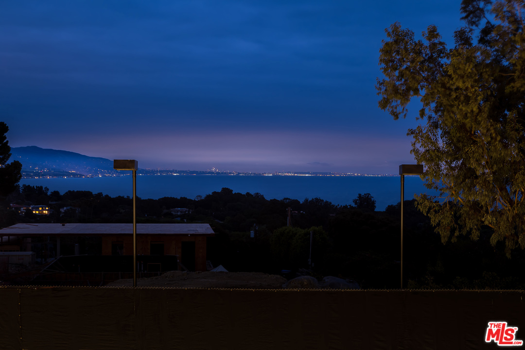 6930 Dume Drive Malibu, CA 90265 - Photo 35 of 48