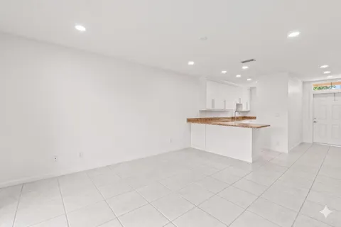 $210,000 | 1118 Lake Terrace, Unit 217H, Boynton Beach, FL 33426