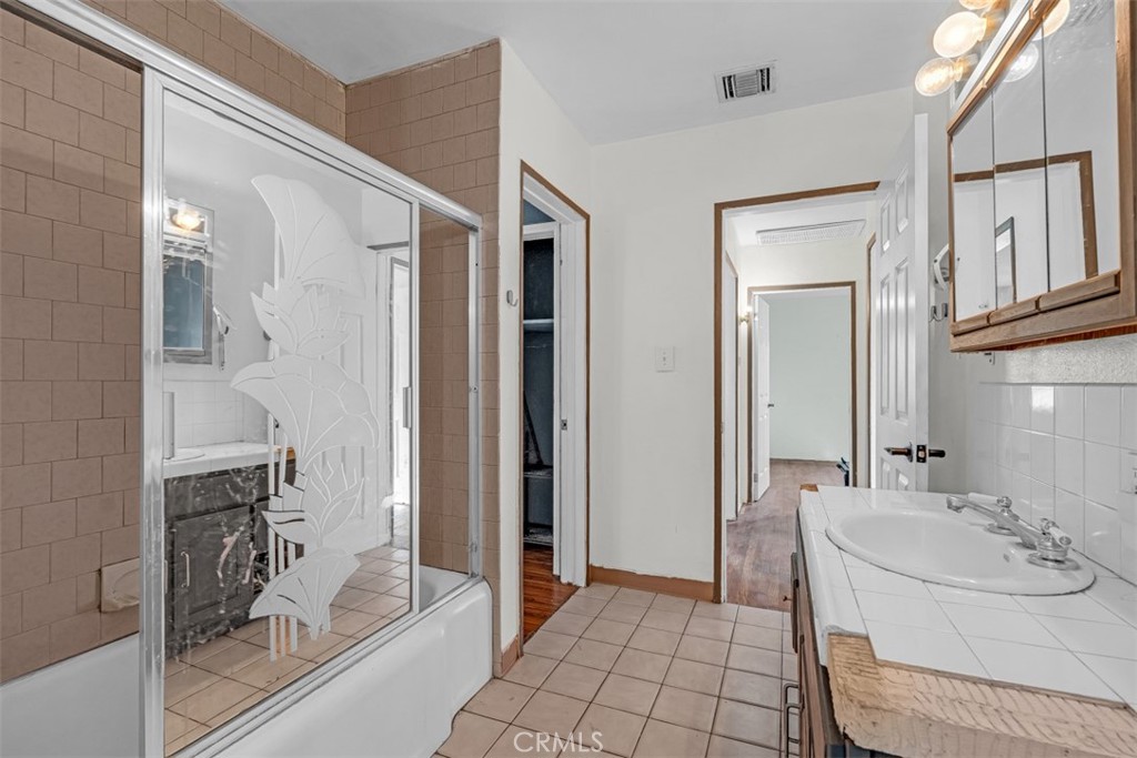 1625 North Maple Street Burbank, CA 91505 - Photo 15 of 30 a spacious bathroom with a sink and a mirror