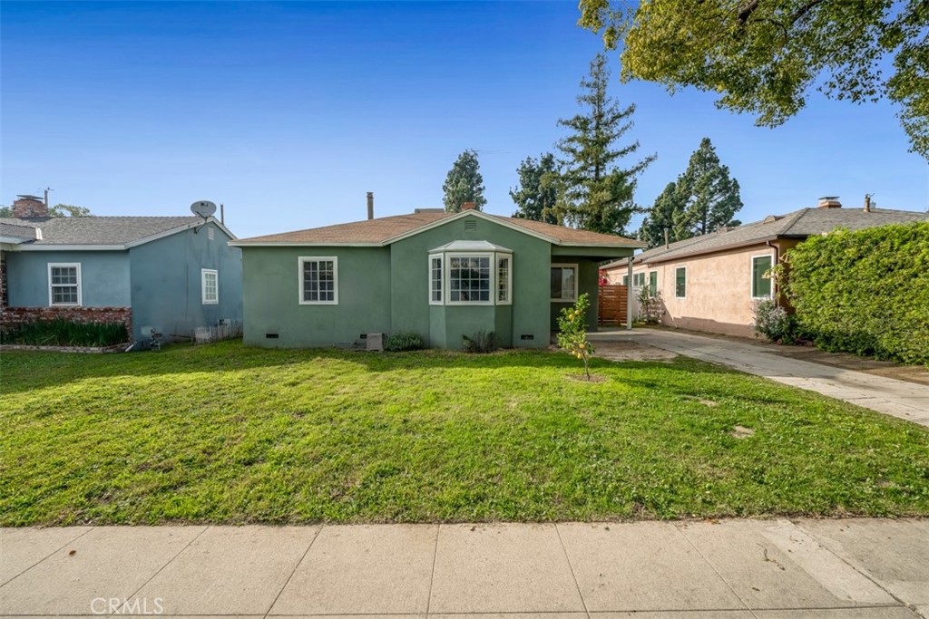 1625 North Maple Street Burbank, CA 91505 - Photo 2 of 30 a front view of a house with garden