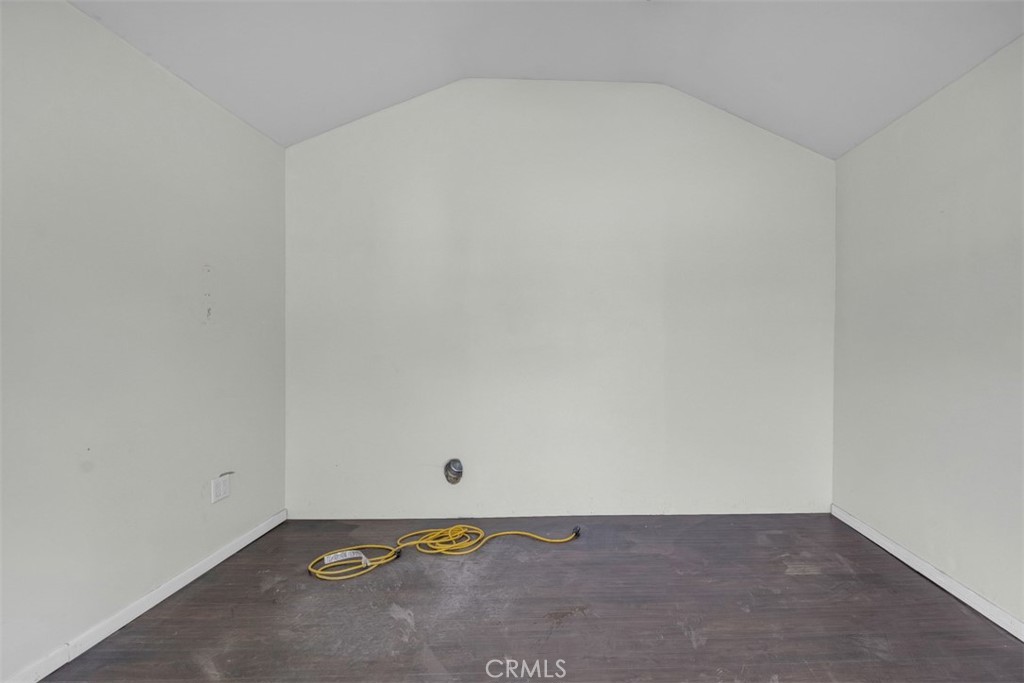 1625 North Maple Street Burbank, CA 91505 - Photo 27 of 30 an empty room