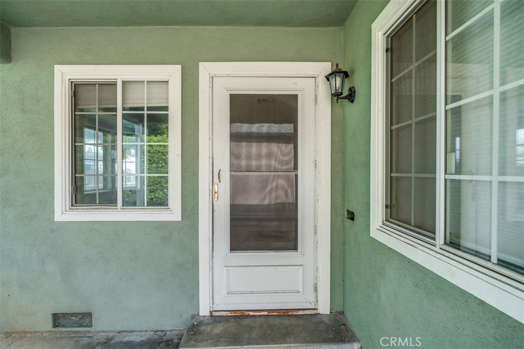 1625 North Maple Street Burbank, CA 91505 - Photo 3 of 30 a view of a door and a window