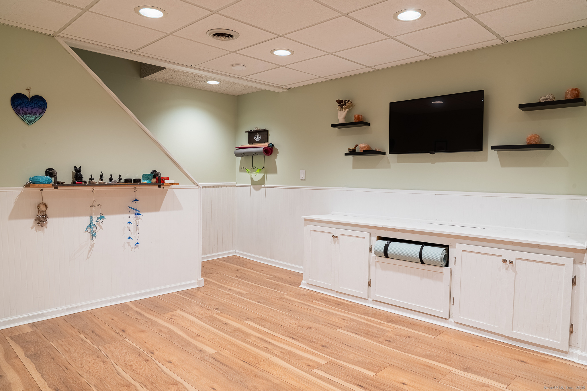 238 Shagbark Drive, Unit 238 Derby, CT 06418 - Photo 23 of 25 a view of a livingroom with wooden floor
