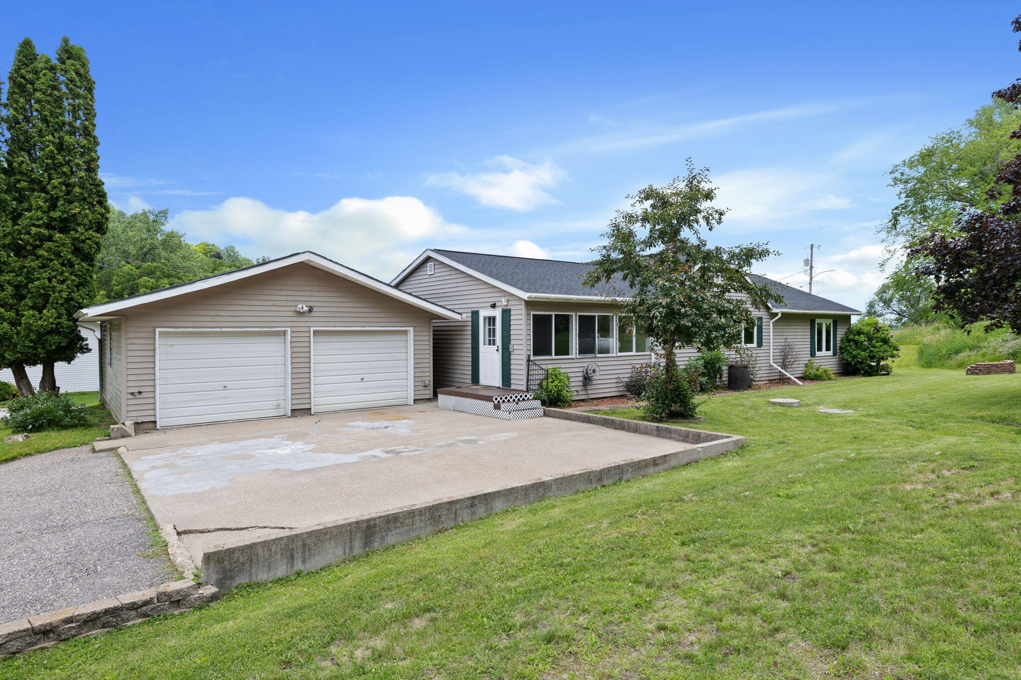 46825 Oak Hill Road Dresbach, MN 55947 - Photo 2 of 25 Back and Garage
