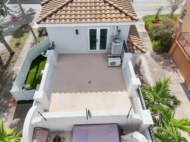 $6,300 | 601 Northeast 11th Avenue, Fort Lauderdale, FL 33304