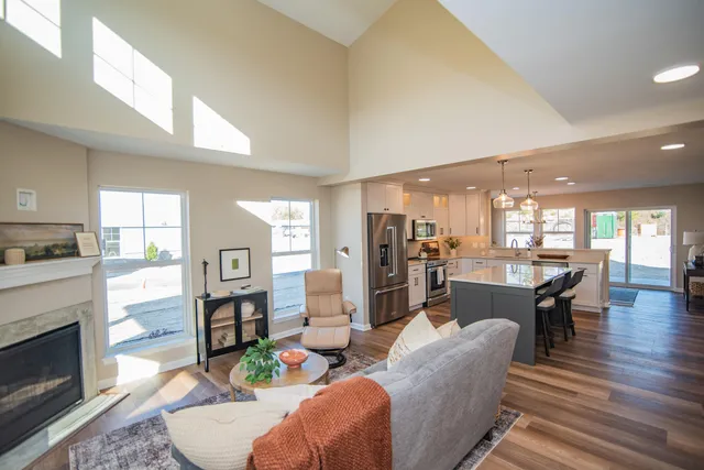 $430,000 | 1118 Harbor Court, West Bend, WI 53095