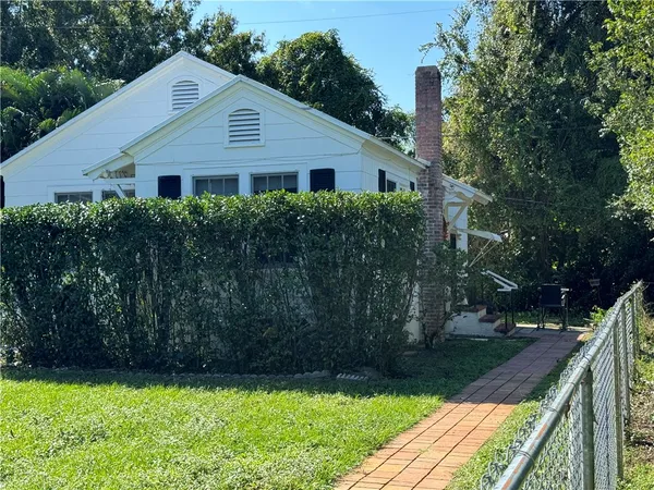 $1,400 | 1843 22nd Avenue, Unit B, Vero Beach, FL 32960
