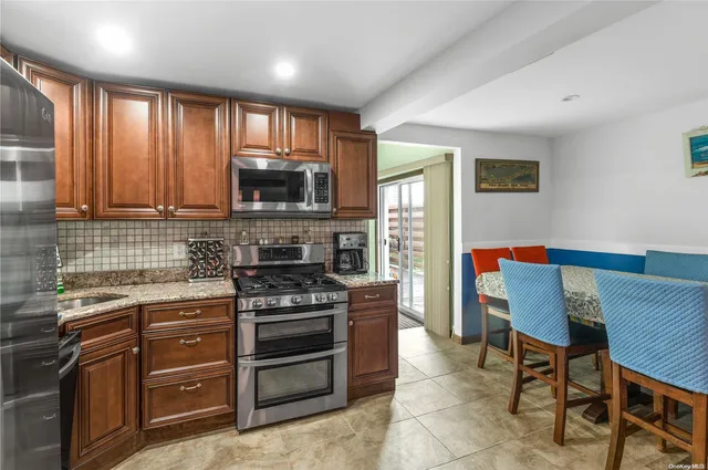 $7,500 | 289 Cottage Walk, Ocean Beach, NY 11770