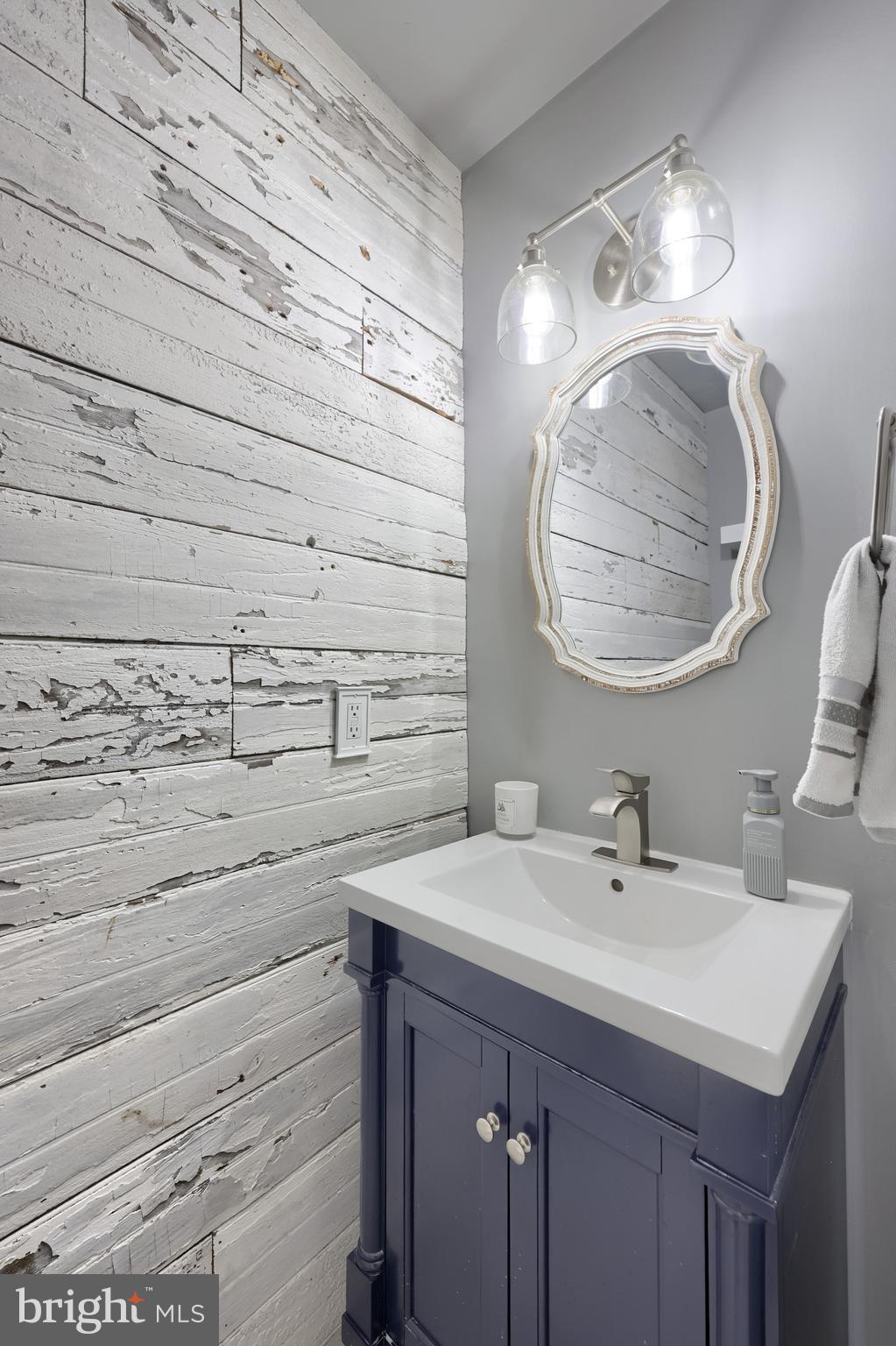 323 Knights Bridge Way Lititz, PA 17543 - Photo 7 of 56 Powder room off of foyer