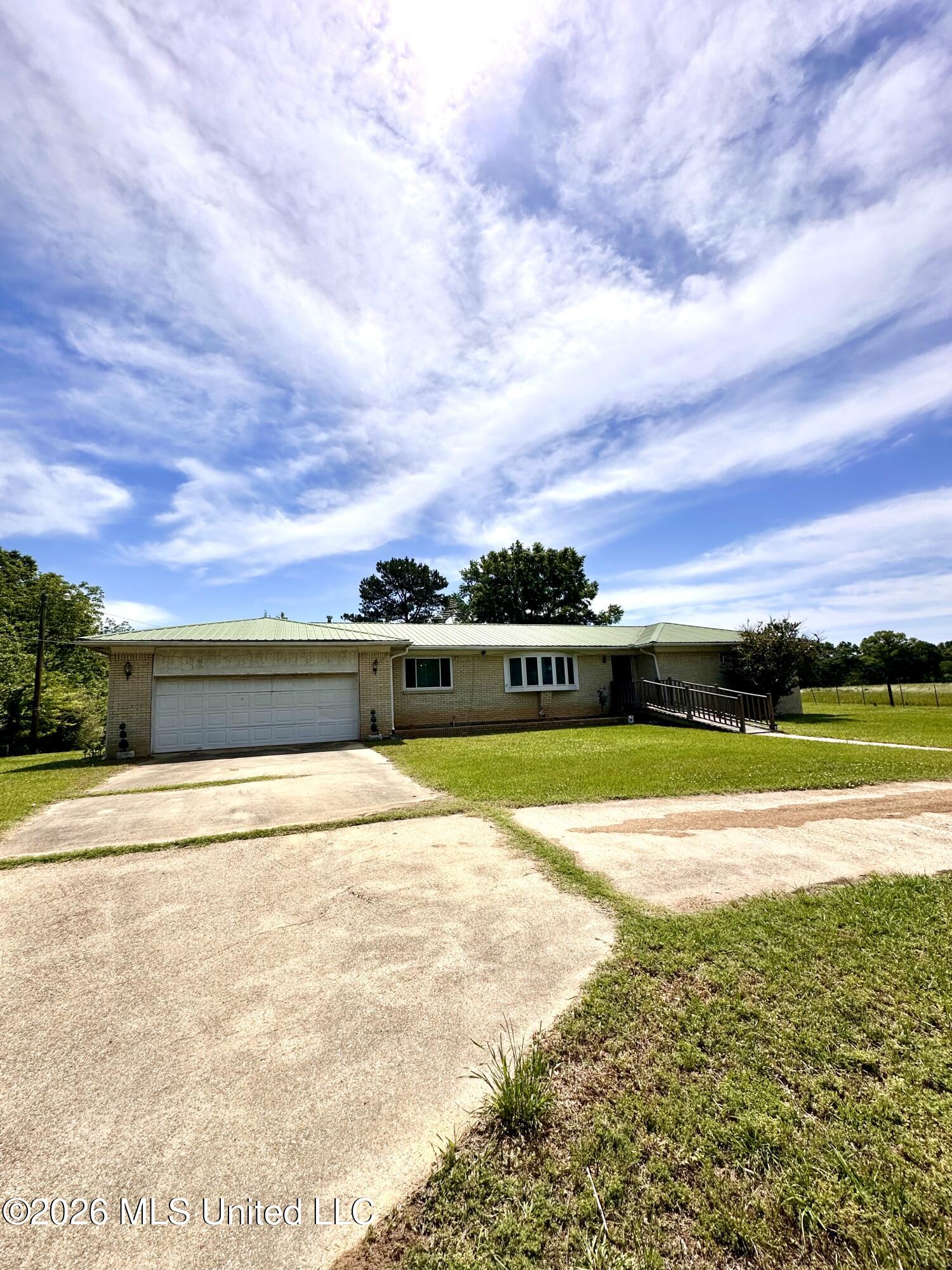 377 Hall Road Forest, MS 39074 - Photo 2 of 13 IMG-3371