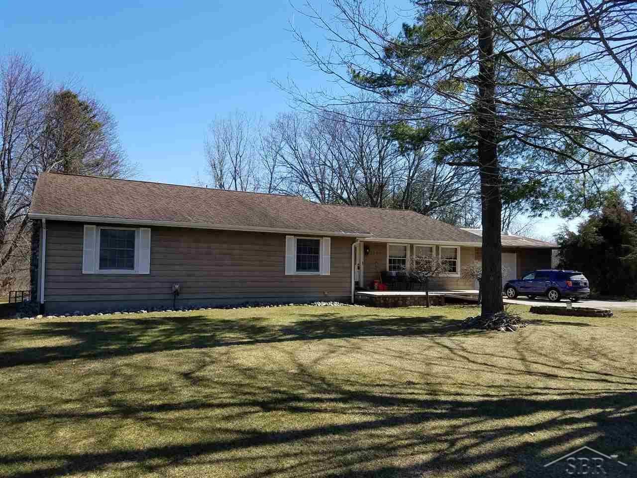 3149 Vandekarr Road Owosso, MI 48867 - Photo 2 of 24 31315495-1.JPG