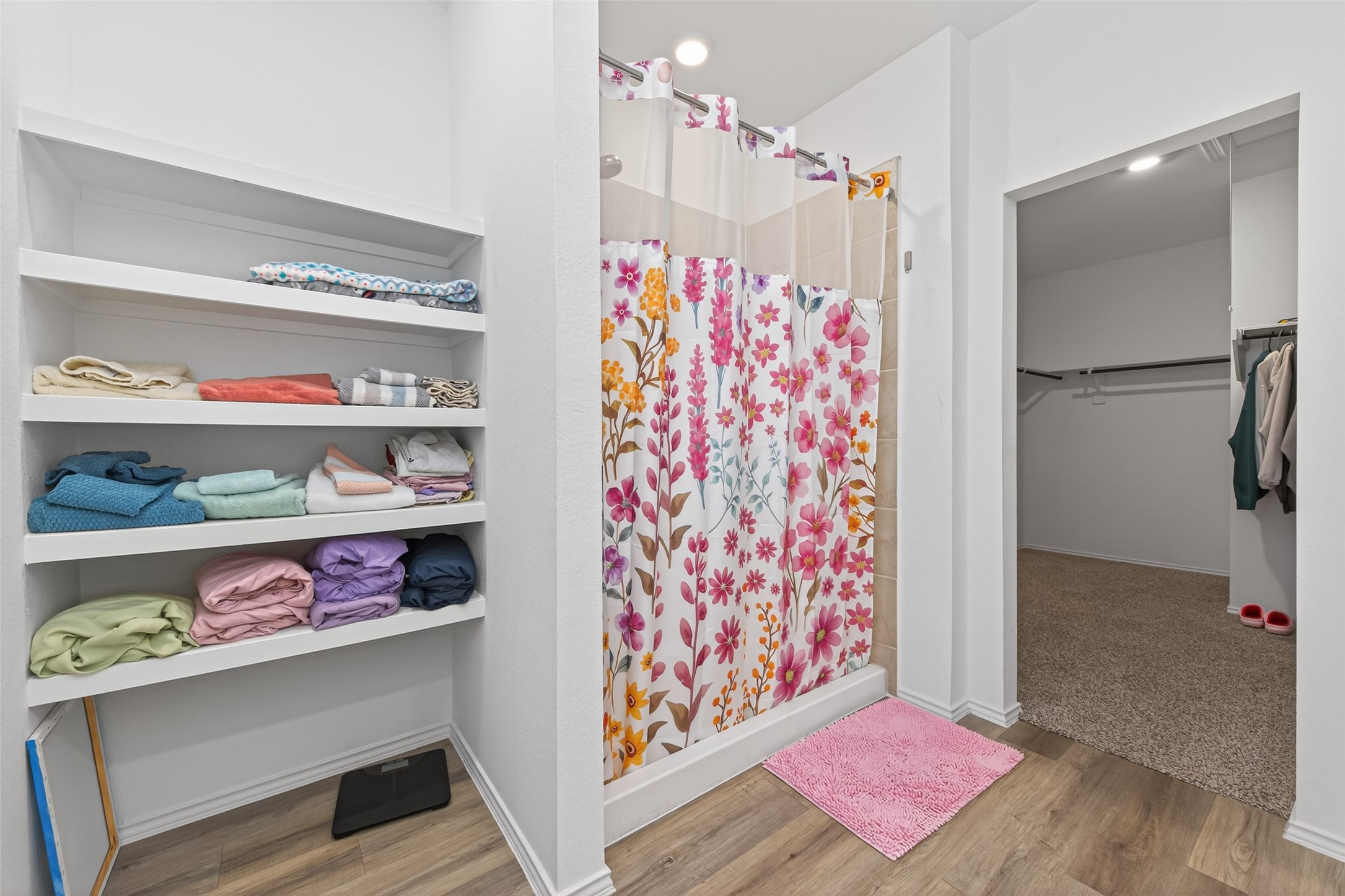 23532 Nectar Crest Heights Splendora, TX 77372 - Photo 12 of 21 Primary bath with flow to large walk in closet