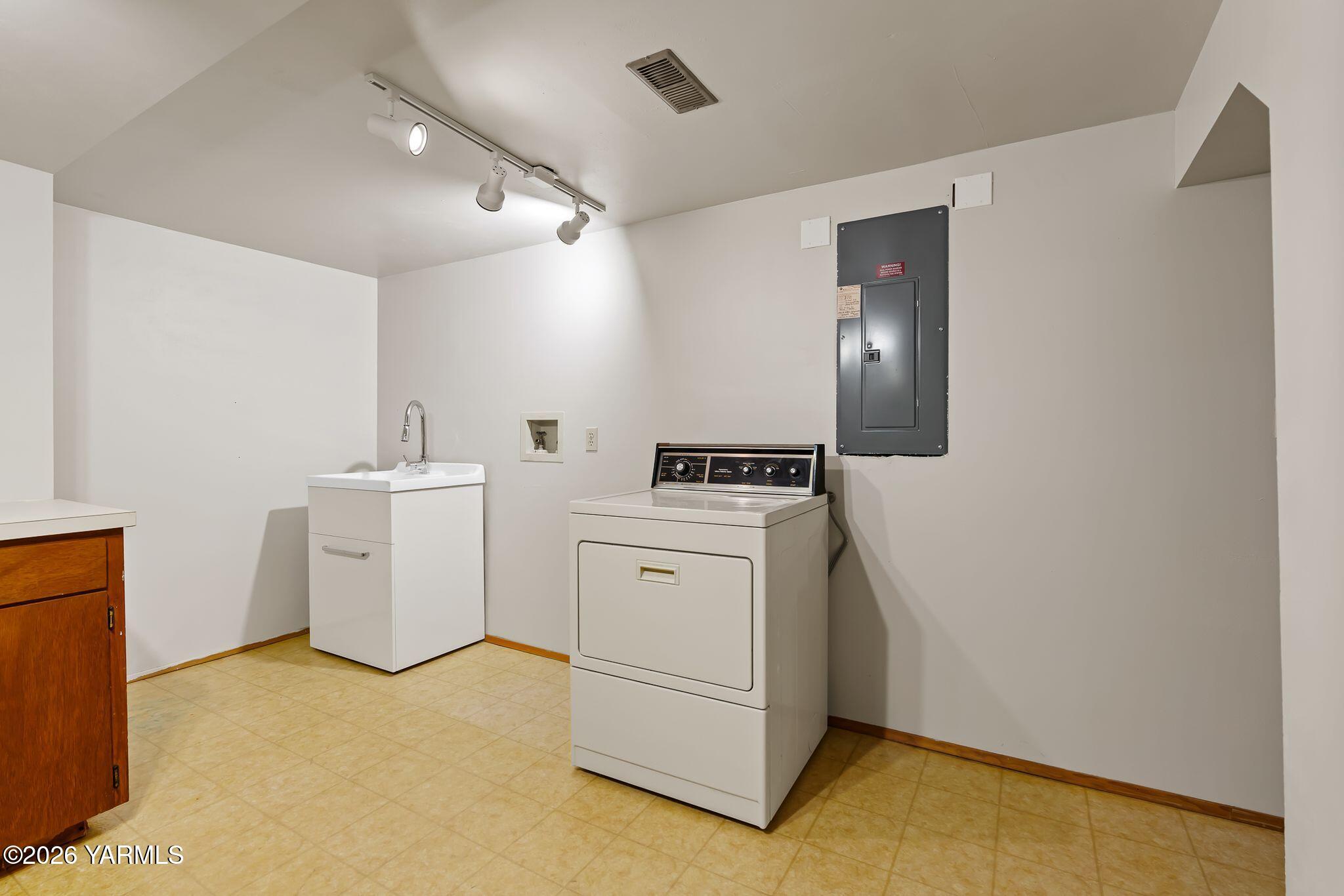 4211 Richey Road Yakima, WA 98908 - Photo 21 of 36 Laundry
