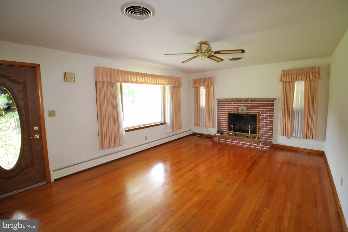 9843 Rocky Ridge Road Rocky Ridge, MD 21778 - Photo 3 of 15 Living Room