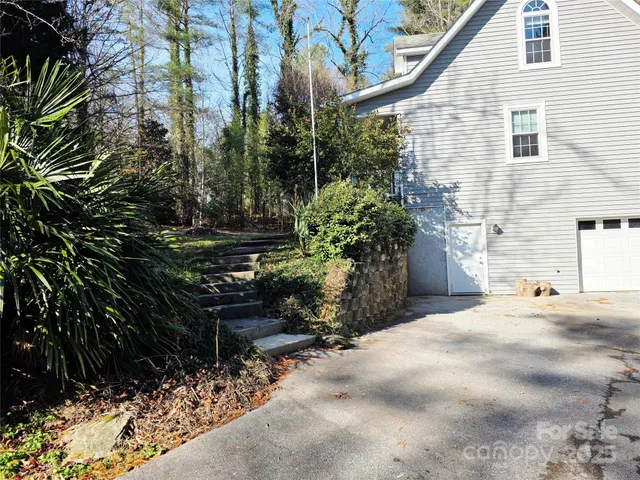 $412,500 | 12 White Squirrel Lane, Hendersonville, NC 28739