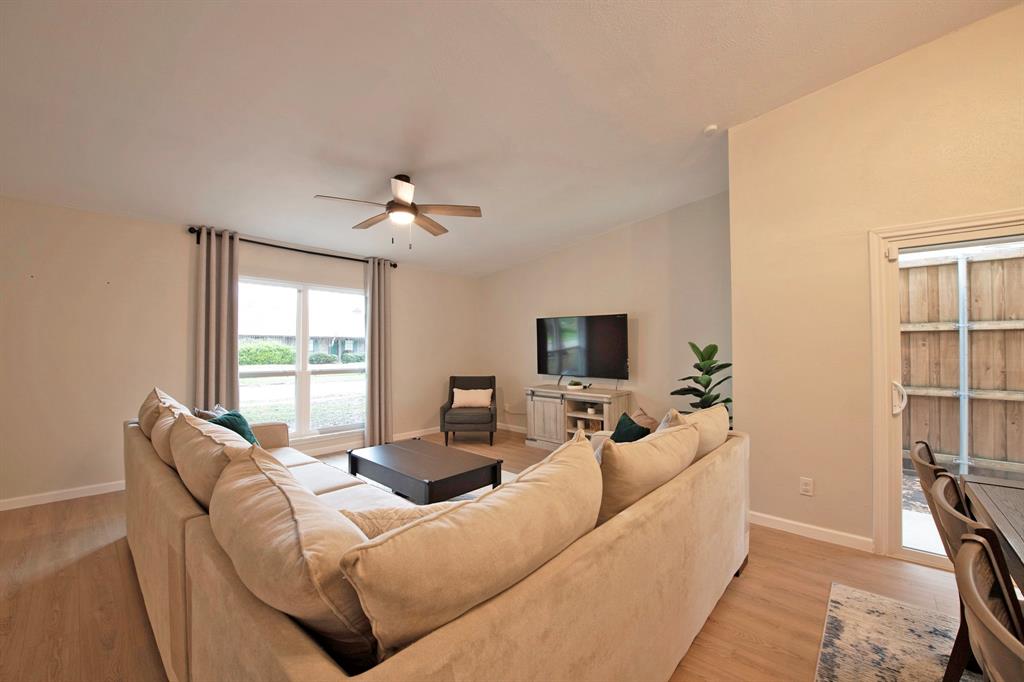 9322 Shipman Street Rowlett, TX 75088 - Photo 7 of 36