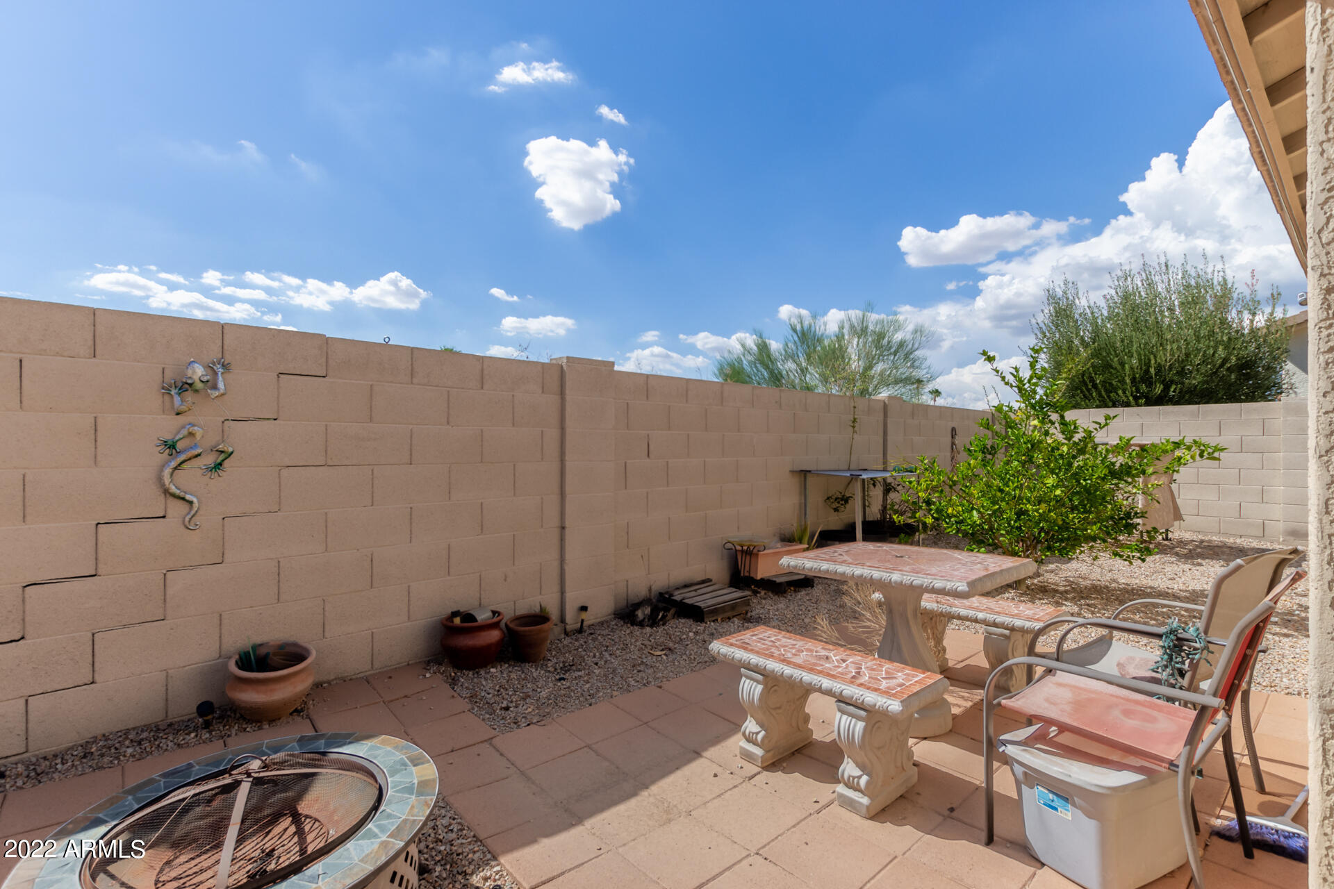 2742 South Powell Road Apache Junction, AZ 85119 - Photo 34 of 34 a backyard of a house with table and chairs