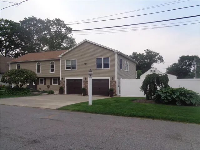 $629,900 | 176 Vernon Street, Warwick, RI 02889