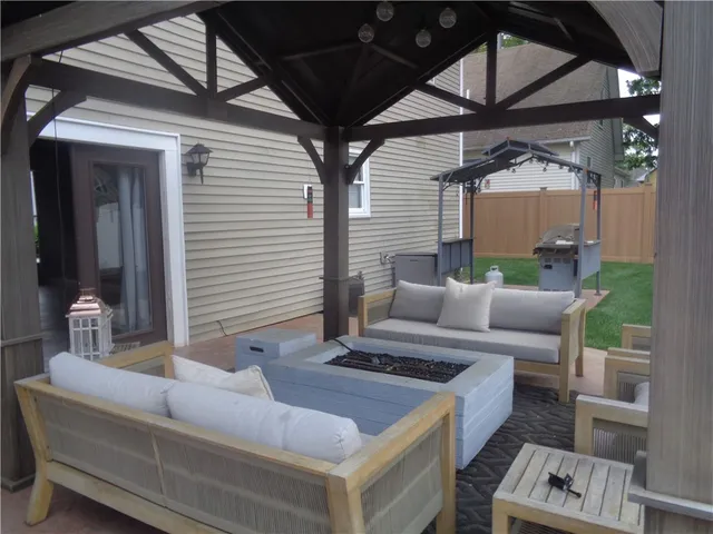 $629,900 | 176 Vernon Street, Warwick, RI 02889