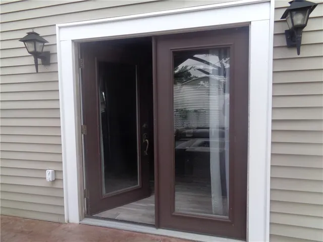 $629,900 | 176 Vernon Street, Warwick, RI 02889